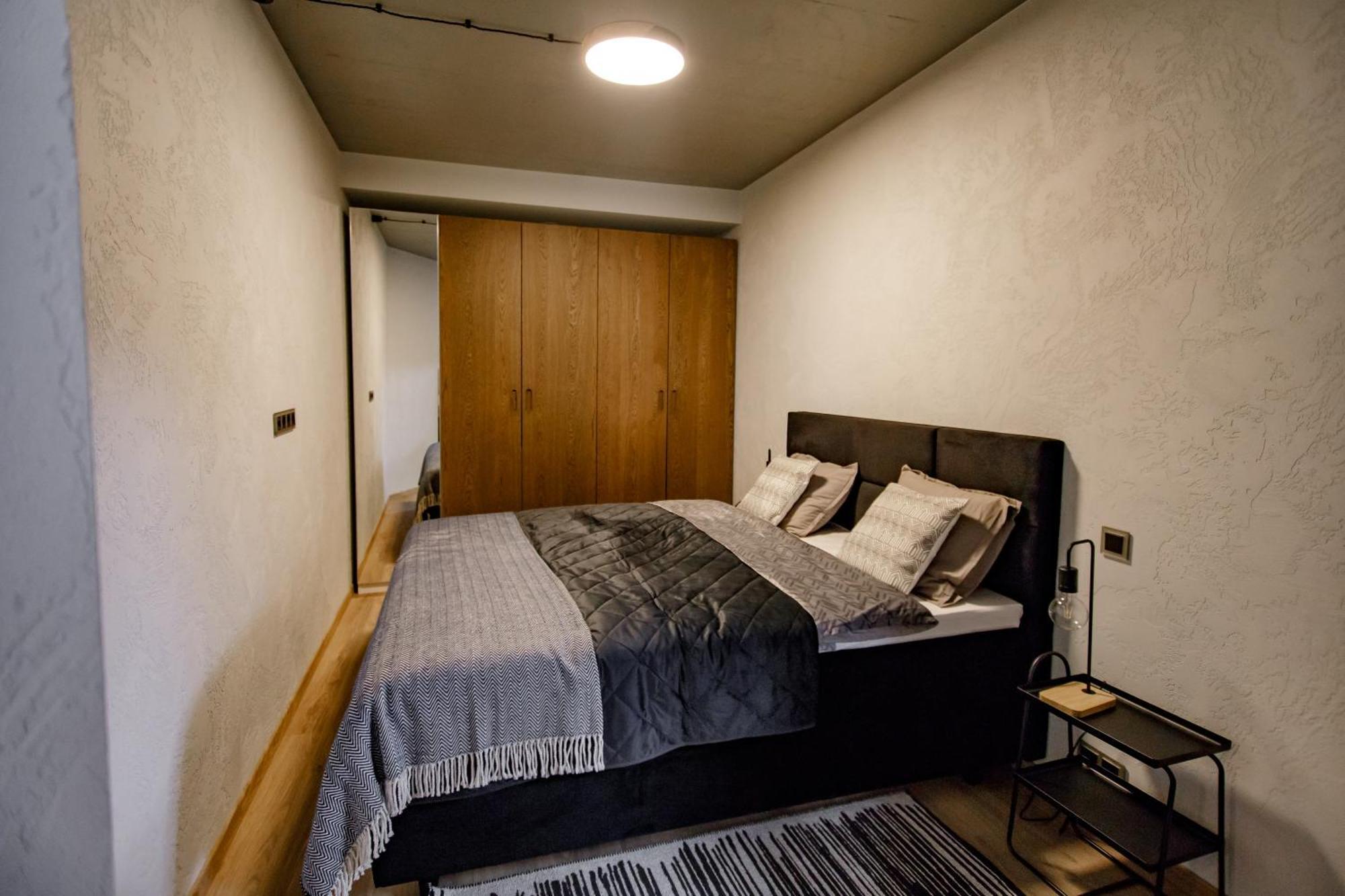 Hales Old Town Urban Apartments Вильнюс Номер фото